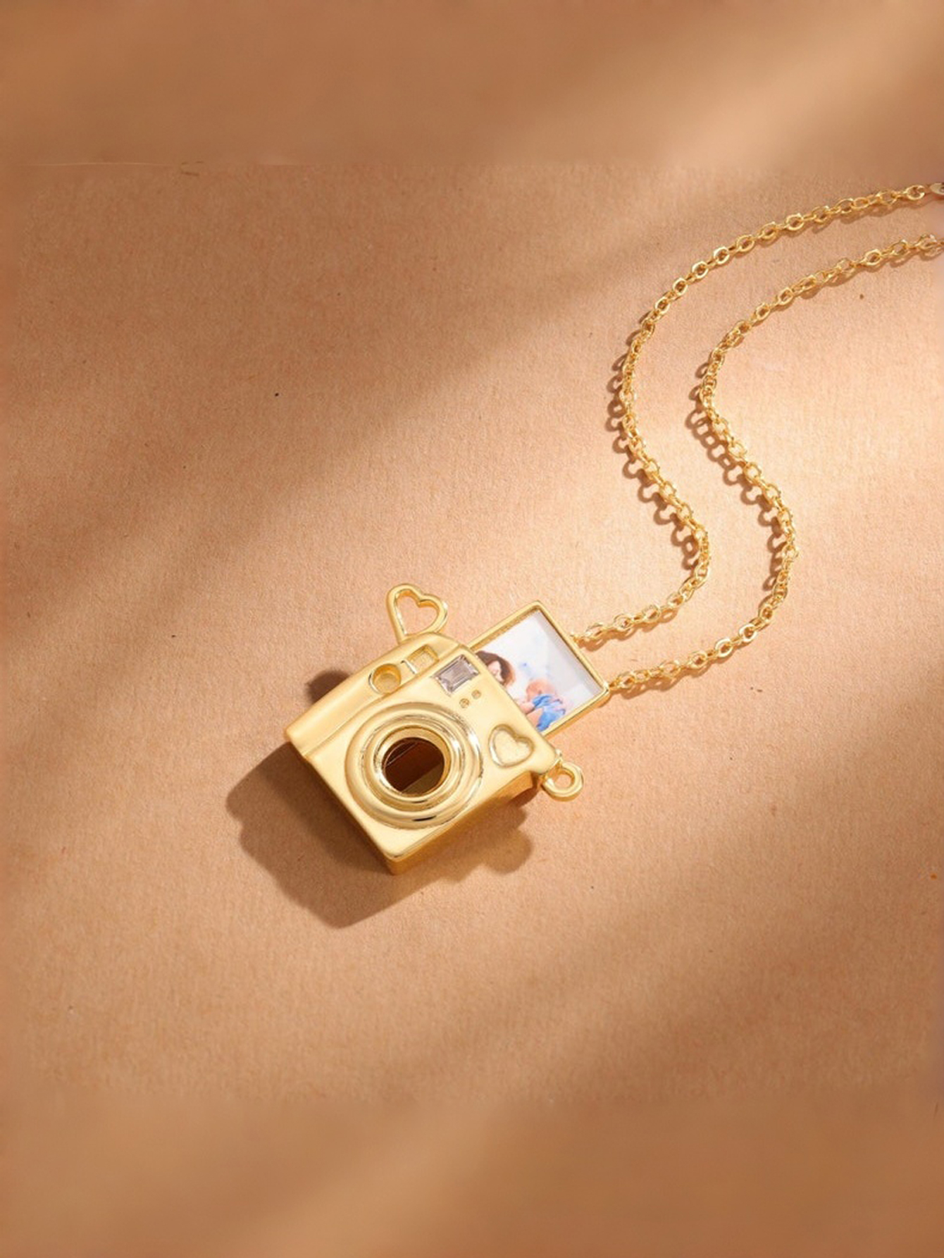 Customizable Photo-Pull Camera Necklace